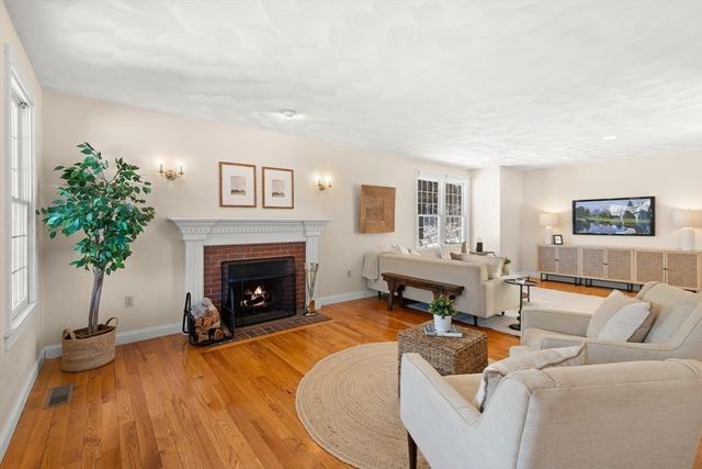 7 Hickory Lane, Ipswich, MA 01938