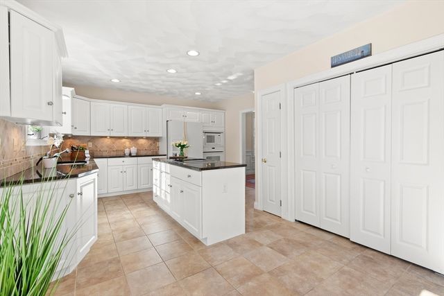 7 Hickory Lane, Ipswich, MA 01938