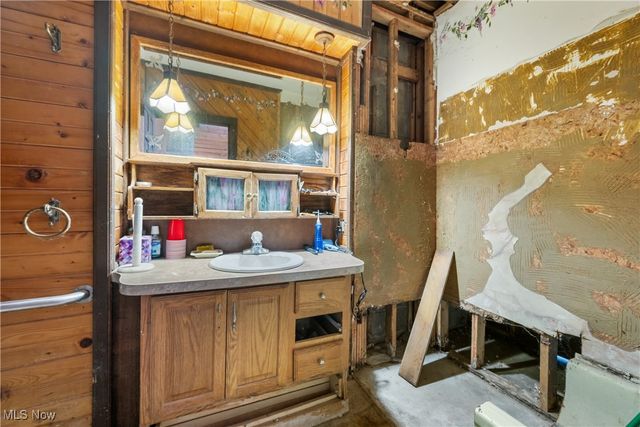 584 Apple Drive, Coventry, OH 44319