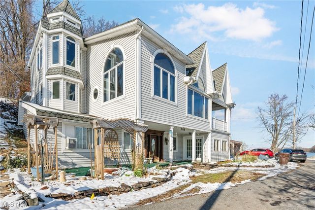 584 Apple Drive, Coventry, OH 44319