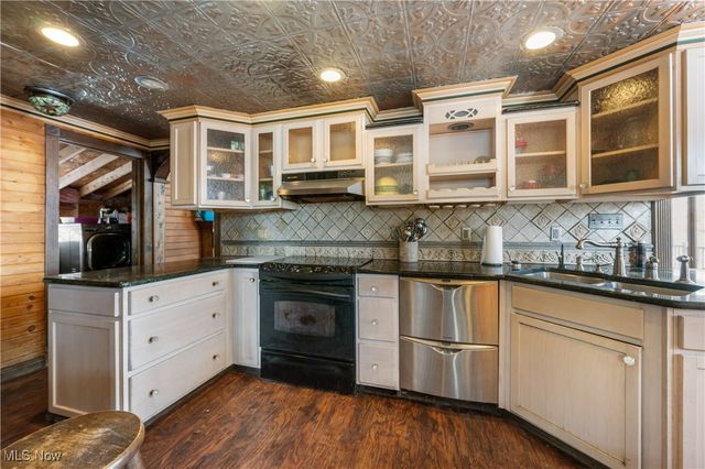 584 Apple Drive, Coventry, OH 44319