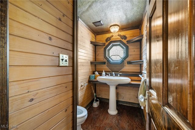 584 Apple Drive, Coventry, OH 44319