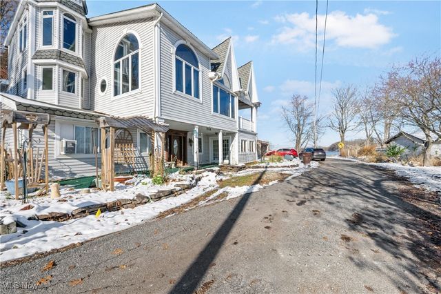 584 Apple Drive, Coventry, OH 44319