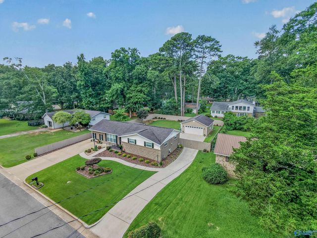 505 Jeffery Drive NW, Huntsville, AL 35806