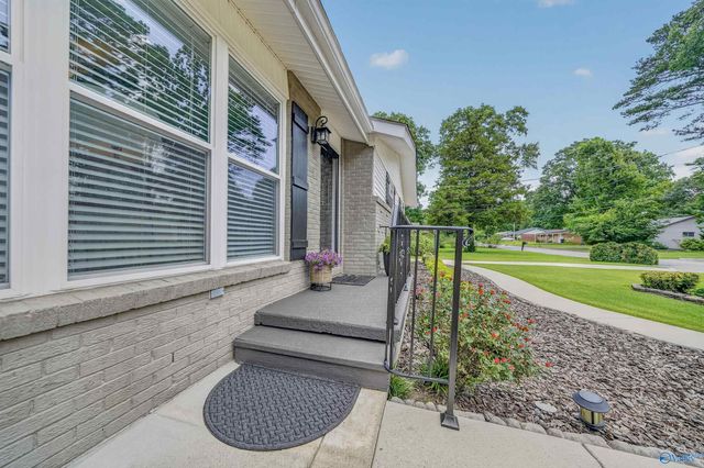 505 Jeffery Drive NW, Huntsville, AL 35806