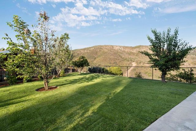 11337 Caprice Pl, Escondido, CA 92026
