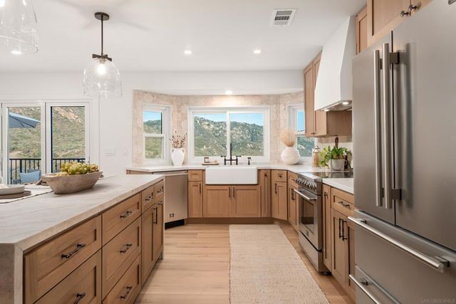 11337 Caprice Pl, Escondido, CA 92026