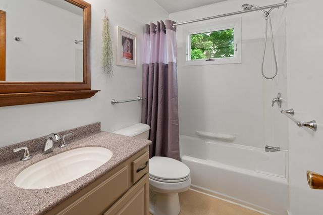 85 Jericho Road, Essex, VT 05452