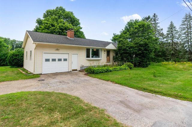 85 Jericho Road, Essex, VT 05452
