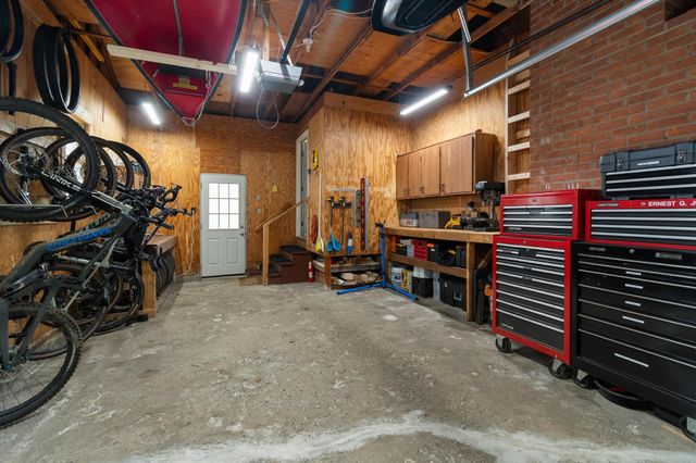 85 Jericho Road, Essex, VT 05452
