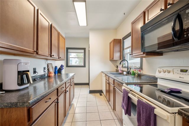 804 Summer Street, Grinnell, IA 50112