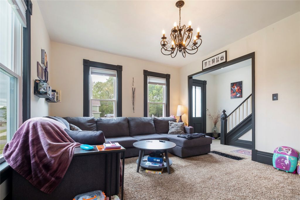 804 Summer Street, Grinnell, IA 50112