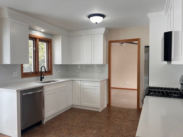 10 Joyce Court, Crete, IL 60417