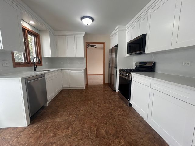 10 Joyce Court, Crete, IL 60417