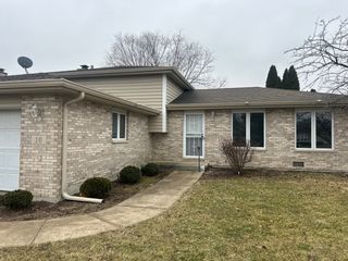 10 Joyce Court, Crete, IL 60417