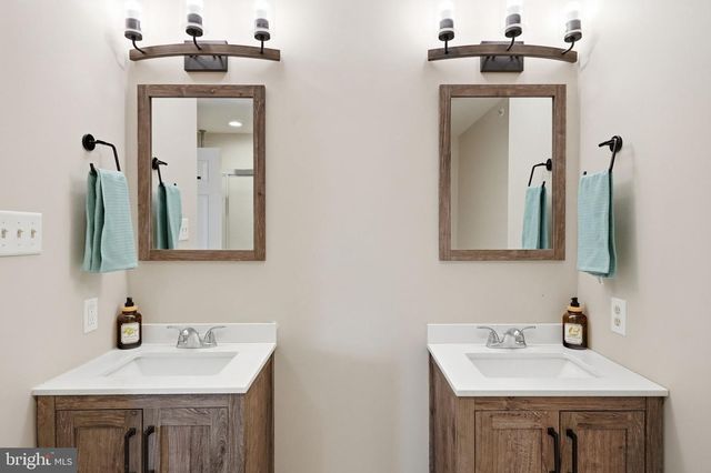 505 WATERFORD CT, New Hope, PA 18938