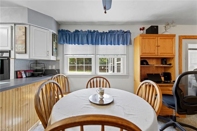 2337 N Wolfsnare DR, Virginia Beach, VA 23454