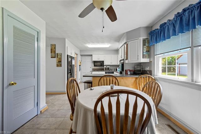 2337 N Wolfsnare DR, Virginia Beach, VA 23454