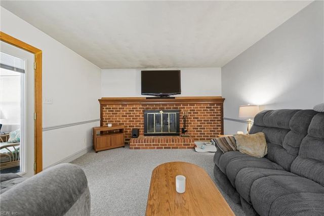 2337 N Wolfsnare DR, Virginia Beach, VA 23454