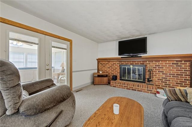 2337 N Wolfsnare DR, Virginia Beach, VA 23454