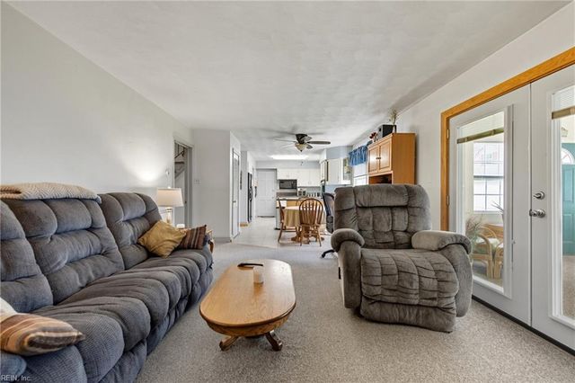 2337 N Wolfsnare DR, Virginia Beach, VA 23454