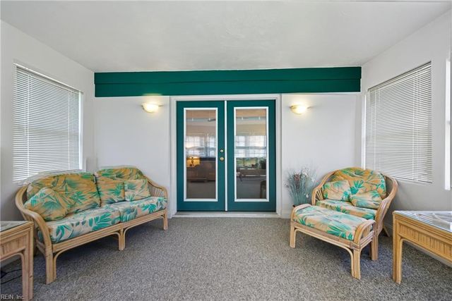 2337 N Wolfsnare DR, Virginia Beach, VA 23454