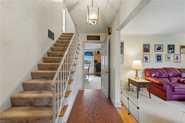 2337 N Wolfsnare DR, Virginia Beach, VA 23454