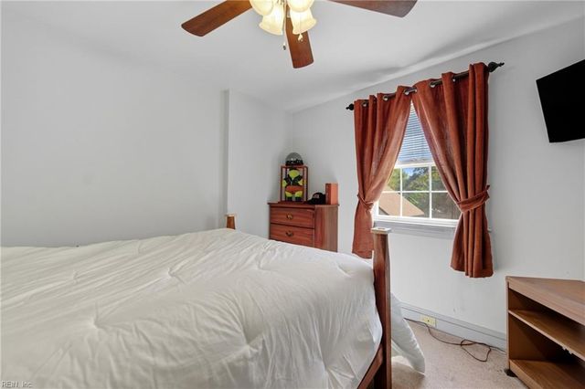 2337 N Wolfsnare DR, Virginia Beach, VA 23454