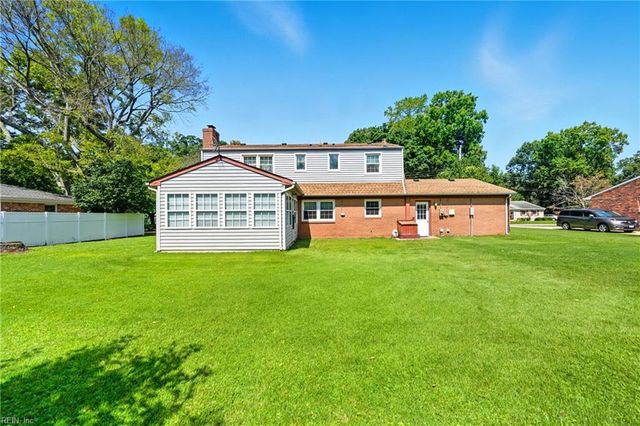 2337 N Wolfsnare DR, Virginia Beach, VA 23454