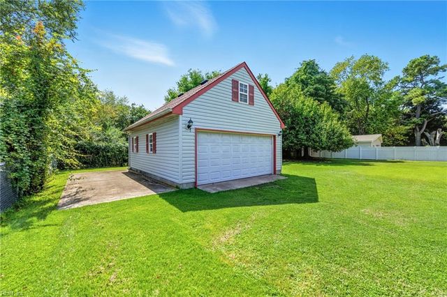 2337 N Wolfsnare DR, Virginia Beach, VA 23454