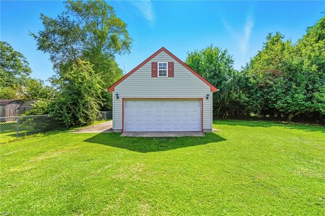 2337 N Wolfsnare DR, Virginia Beach, VA 23454