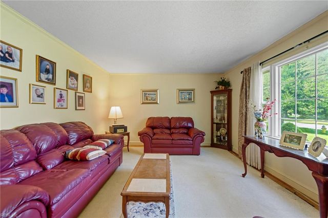 2337 N Wolfsnare DR, Virginia Beach, VA 23454