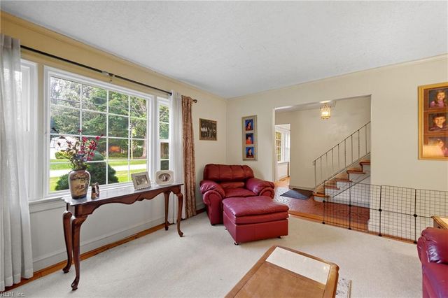 2337 N Wolfsnare DR, Virginia Beach, VA 23454