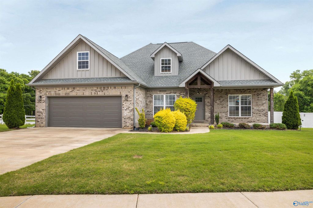 55 Rolling Brook Drive, Rogersville, AL 35652
