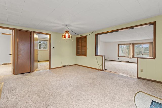 W6709 Lake Shore CIRCLE, Elkhorn, WI 53121