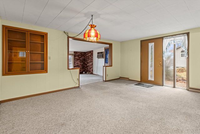 W6709 Lake Shore CIRCLE, Elkhorn, WI 53121