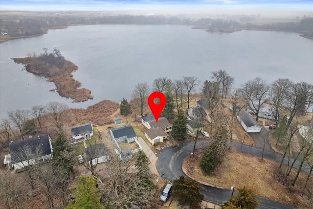 W6709 Lake Shore CIRCLE, Elkhorn, WI 53121