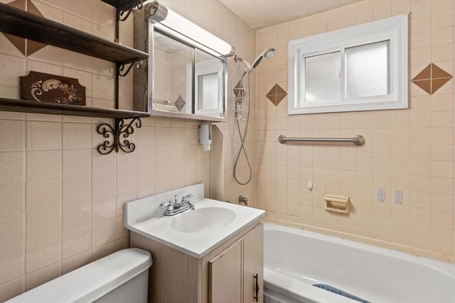 W6709 Lake Shore CIRCLE, Elkhorn, WI 53121