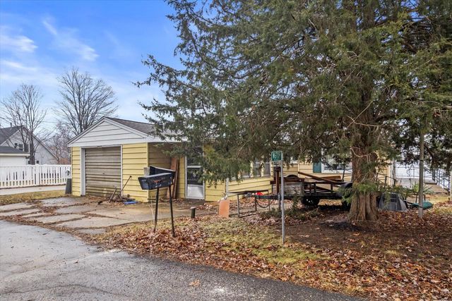 W6709 Lake Shore CIRCLE, Elkhorn, WI 53121