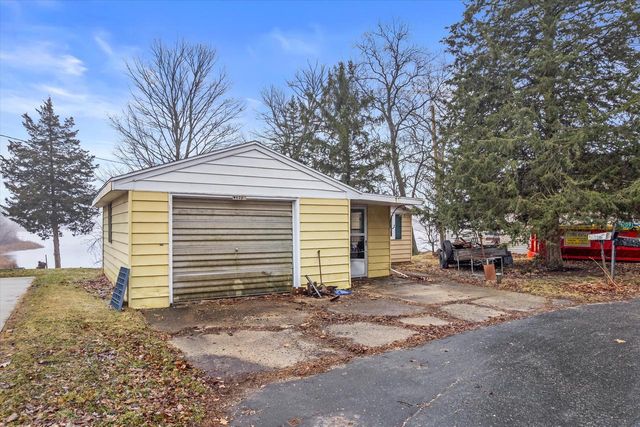 W6709 Lake Shore CIRCLE, Elkhorn, WI 53121