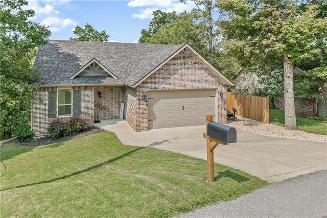 12 Riviera Drive, Rogers, AR 72756