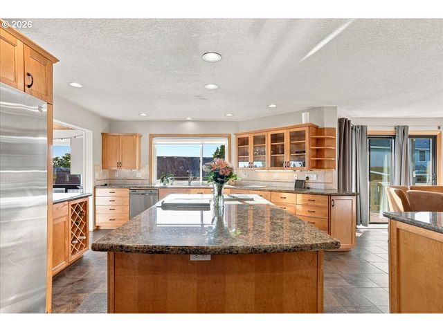 8000 Nw 16TH Ave, Vancouver, WA 98665