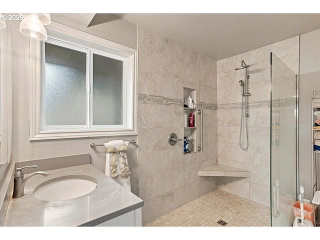 8000 Nw 16TH Ave, Vancouver, WA 98665