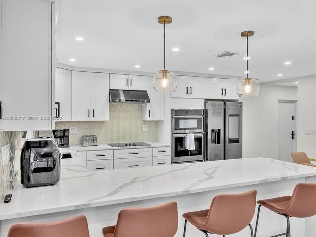 5021 SW 29th Terrace, Dania Beach, FL 33312