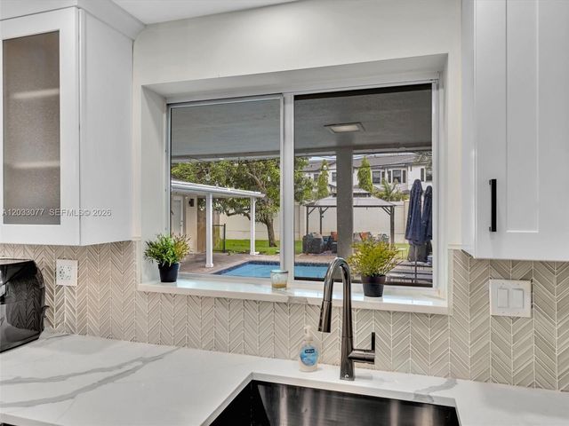 5021 SW 29th Terrace, Dania Beach, FL 33312
