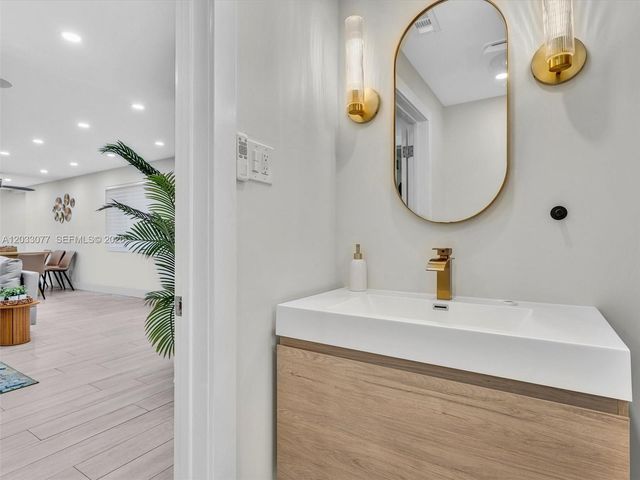 5021 SW 29th Terrace, Dania Beach, FL 33312