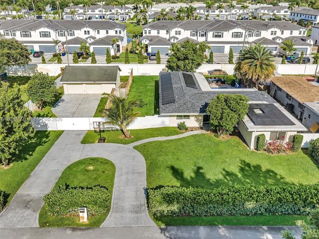 5021 SW 29th Terrace, Dania Beach, FL 33312