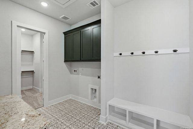 557 Poe Parkway, Castroville, TX 78009