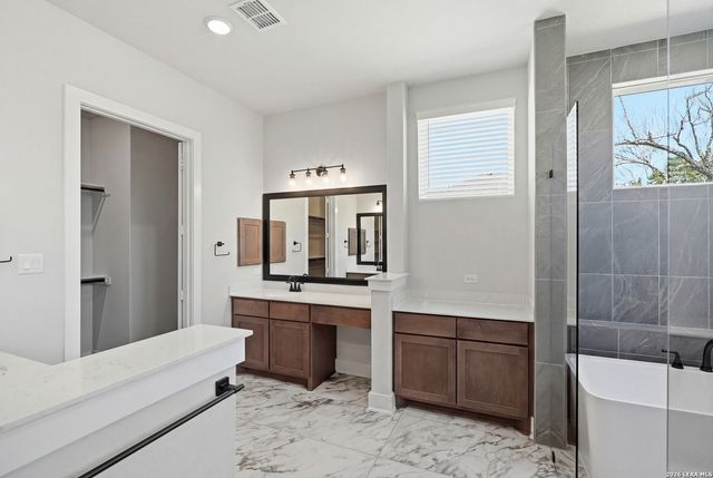 557 Poe Parkway, Castroville, TX 78009