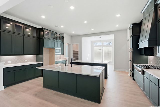 557 Poe Parkway, Castroville, TX 78009